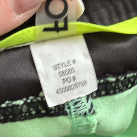 Fox youth size 7 sports shorts with zip pocket, lime, green, and black-white - Picture 13 of 13